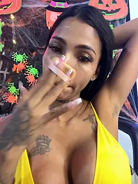 Snapshot of Antonellasmith00 chatting on 10.25.25 Antonellasmith00 online show from 10.25.25