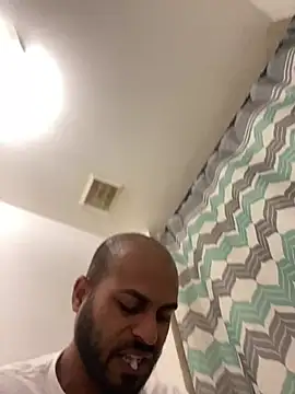 islandvybee55 online show from 02.26.25