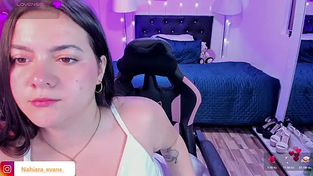 Snapshot of NahiaraEvans_ chatting on 11.12.25 NahiaraEvans online show from 11.12.25