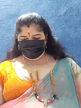 Snapshot of tamilthanushri chatting on 12.18.25 tamilthanushri online show from 12.18.25