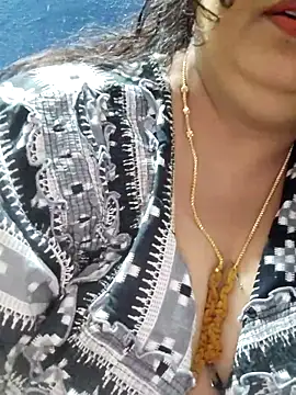 Snapshot of tamilthanushri chatting on 12.20.25 tamilthanushri online show from 12.20.25