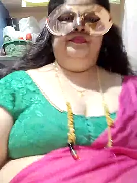 Snapshot of tamilthanushri chatting on 12.22.25 tamilthanushri online show from 12.22.25