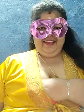 Snapshot of tamilthanushri chatting on 02.08.26 tamilthanushri online show from 02.08.26