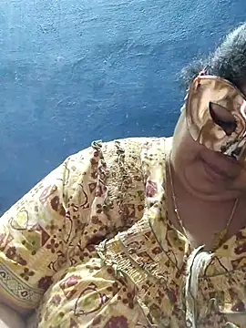 Snapshot of tamilthanushri chatting on 02.11.26 tamilthanushri online show from 02.11.26