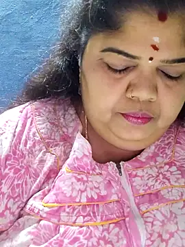 Snapshot of tamilthanushri chatting on 02.12.26 tamilthanushri online show from 02.12.26