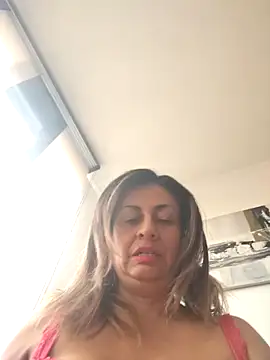 Snapshot of Latiinvenushot chatting on 11.12.25 Latiinvenushot online show from 11.12.25