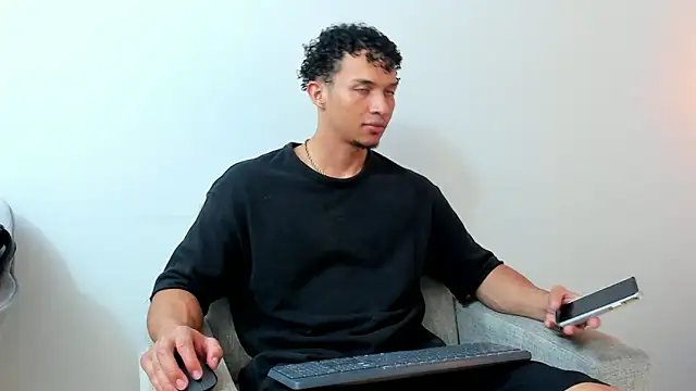 Snapshot of Dominick_star chatting on 01.12.25 Dominick star online show from 01.12.25