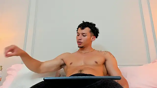 Snapshot of Dominick_star chatting on 01.12.25 Dominick star online show from 01.12.25