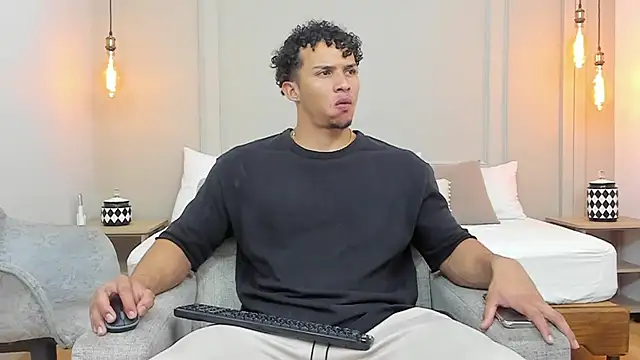 Snapshot of Dominick_star chatting on 02.07.25 Dominick star online show from 02.07.25