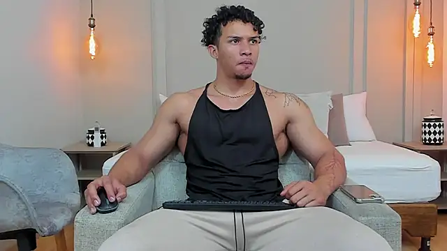 Snapshot of Dominick_star chatting on 02.11.25 Dominick star online show from 02.11.25