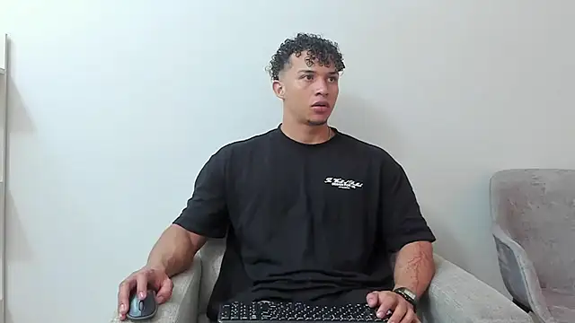 Snapshot of Dominick_star chatting on 02.12.25 Dominick star online show from 02.12.25