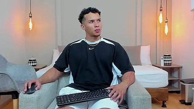 Snapshot of Dominick_star chatting on 02.25.25 Dominick star online show from 02.25.25