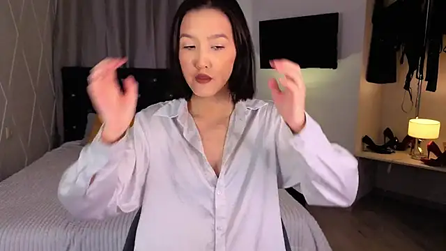 Snapshot of CarrieAmber chatting on 11.21.25 CarrieAmber online show from 11.21.25