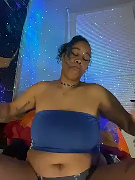 Snapshot of loveluna8 chatting on 10.29.25 loveluna8 online show from 10.29.25