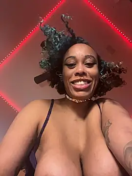 Snapshot of loveluna8 chatting on 11.03.25 loveluna8 online show from 11.03.25