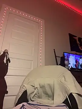 Snapshot of loveluna8 chatting on 11.18.25 loveluna8 online show from 11.18.25