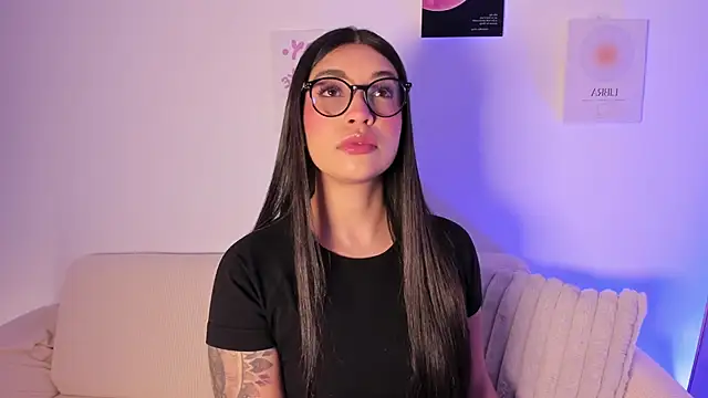 Snapshot of sensualhaven_ chatting on 11.04.25 sensualhaven online show from 11.04.25