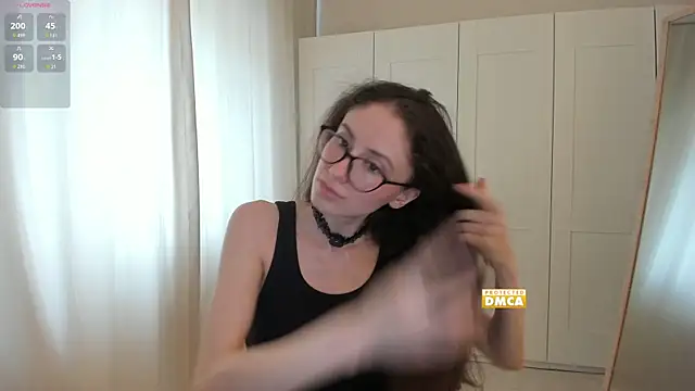 Snapshot of snowiie chatting on 10.24.25 snowiie online show from 10.24.25