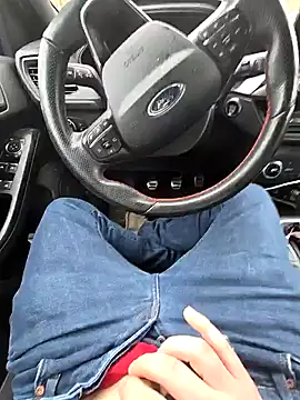 Snapshot of Titanhoott chatting on 01.27.25 Titanhoott online show from 01.27.25