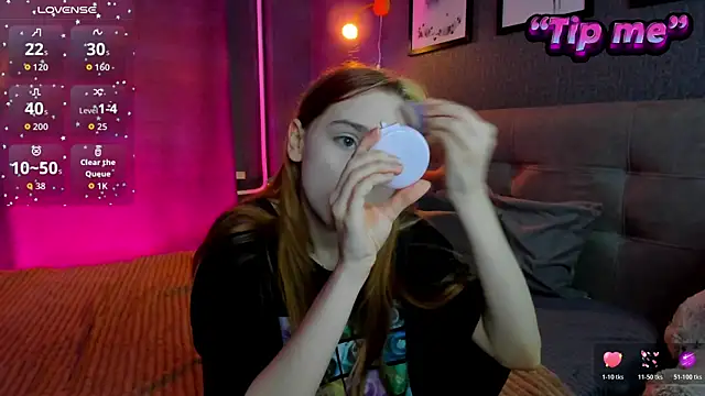 Snapshot of Lesi_Moonie01 chatting on 10.24.25 Lesi Moonie01 online show from 10.24.25