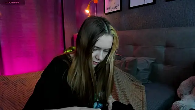 Snapshot of Lesi_Moonie01 chatting on 10.25.25 Lesi Moonie01 online show from 10.25.25