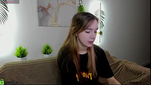 Snapshot of Lesi_Moonie01 chatting on 11.10.25 Lesi Moonie01 online show from 11.10.25