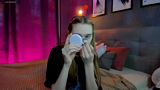 Snapshot of Lesi_Moonie01 chatting on 11.24.25 Lesi Moonie01 online show from 11.24.25