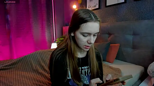 Snapshot of Lesi_Moonie01 chatting on 11.27.25 Lesi Moonie01 online show from 11.27.25