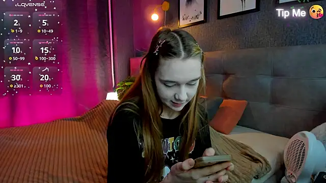 Snapshot of Lesi_Moonie01 chatting on 11.28.25 Lesi Moonie01 online show from 11.28.25