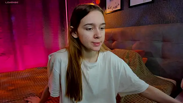 Snapshot of Lesi_Moonie01 chatting on 11.30.25 Lesi Moonie01 online show from 11.30.25