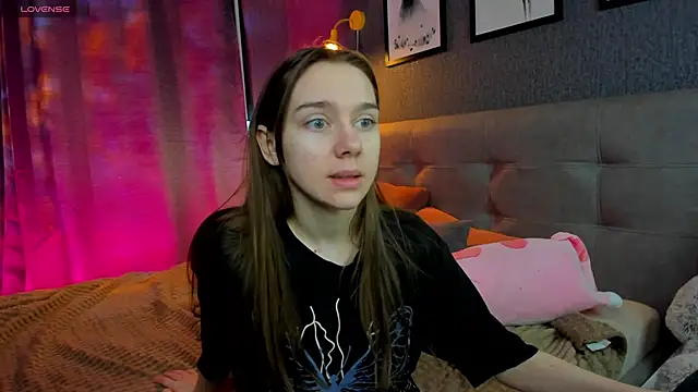 Snapshot of Lesi_Moonie01 chatting on 12.04.25 Lesi Moonie01 online show from 12.04.25