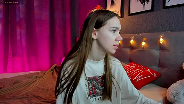 Snapshot of Lesi_Moonie01 chatting on 12.14.25 Lesi Moonie01 online show from 12.14.25