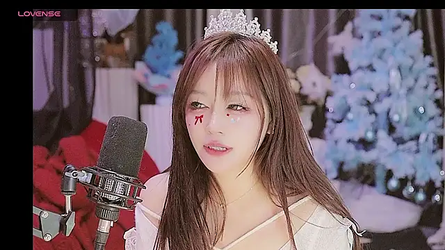 Snapshot of Missy_Nana21 chatting on 12.28.24 Missy Nana21 online show from 12.28.24