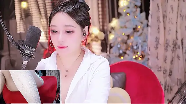 Snapshot of Missy_Nana21 chatting on 10.11.25 Missy Nana21 online show from 10.11.25