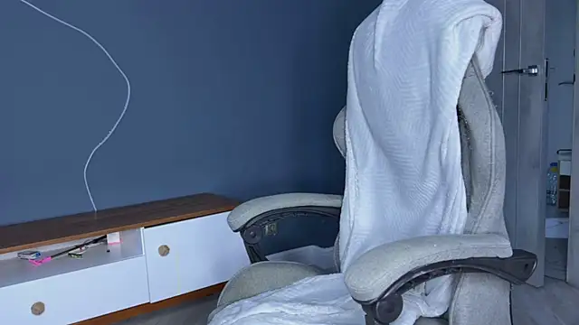 Snapshot of alyx_garden chatting on 01.18.25 alyx garden online show from 01.18.25