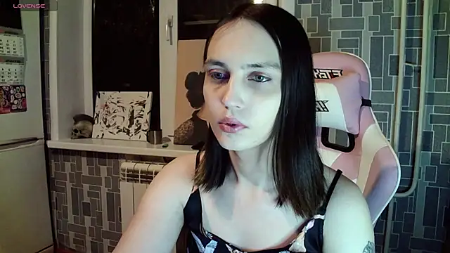 Snapshot of BlackHe4rts_ chatting on 12.14.24 BlackHe4rts online show from 12.14.24