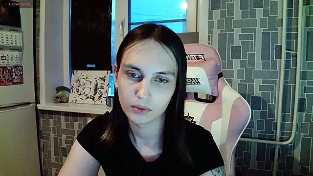Snapshot of BlackHe4rts_ chatting on 12.15.24 BlackHe4rts online show from 12.15.24