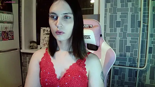 Snapshot of BlackHe4rts_ chatting on 12.21.24 BlackHe4rts online show from 12.21.24