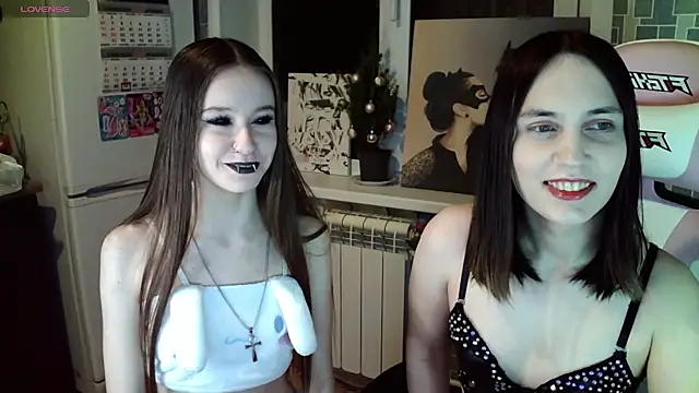 Snapshot of BlackHe4rts_ chatting on 12.27.24 BlackHe4rts online show from 12.27.24