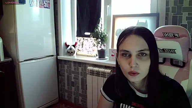 Snapshot of BlackHe4rts_ chatting on 01.13.25 BlackHe4rts online show from 01.13.25
