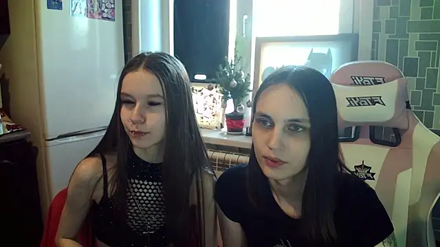 Snapshot of BlackHe4rts_ chatting on 02.08.25 BlackHe4rts online show from 02.08.25