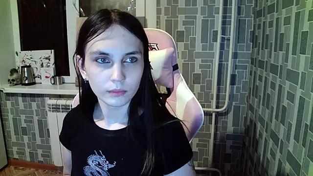 Snapshot of BlackHe4rts_ chatting on 10.17.25 BlackHe4rts online show from 10.17.25