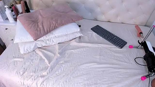  chloe adams online show from 02.26.25