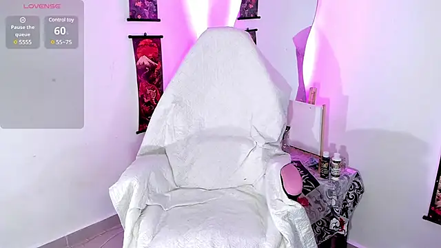 HollyHudsonn online show from 02.28.25