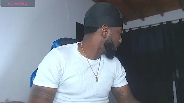 Snapshot of Drake_Nassir4 chatting on 06.12.26 Drake Nassir4 online show from 06.12.26