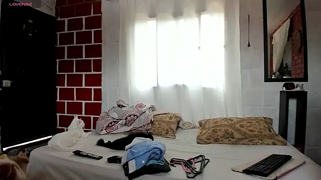 Snapshot of Kimandyuk chatting on 11.12.25 Kimandyuk online show from 11.12.25