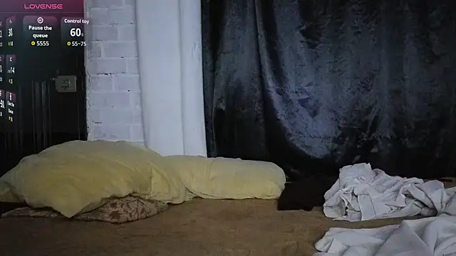 Snapshot of Kimandyuk chatting on 12.14.25 Kimandyuk online show from 12.14.25