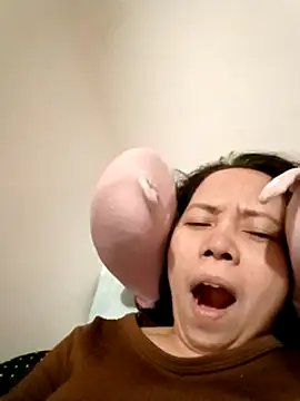 Snapshot of doggiepossession chatting on 03.08.25 doggiepossession online show from 03.08.25