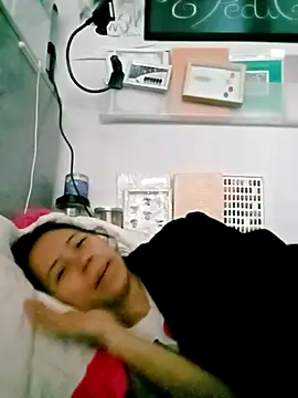 Snapshot of doggiepossession chatting on 03.09.25 doggiepossession online show from 03.09.25