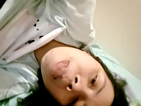 Snapshot of doggiepossession chatting on 03.18.25 doggiepossession online show from 03.18.25